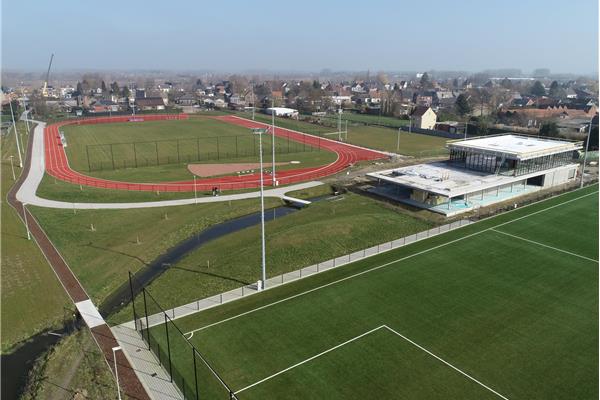 Aménagement d'un complexe sportif avec terrain de football synthétique et piste d'athlétisme - Sportinfrabouw NV